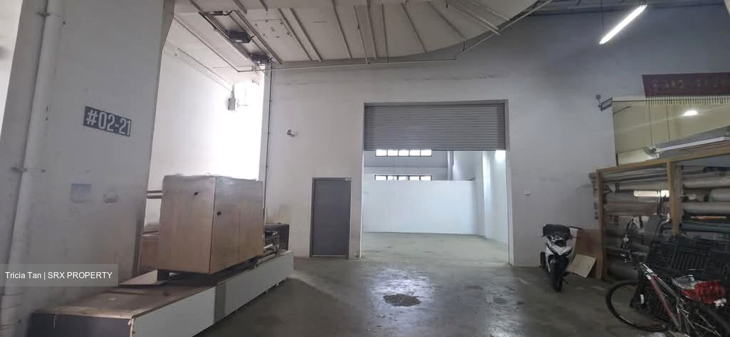 E9 Premium (D27), Factory #553565771